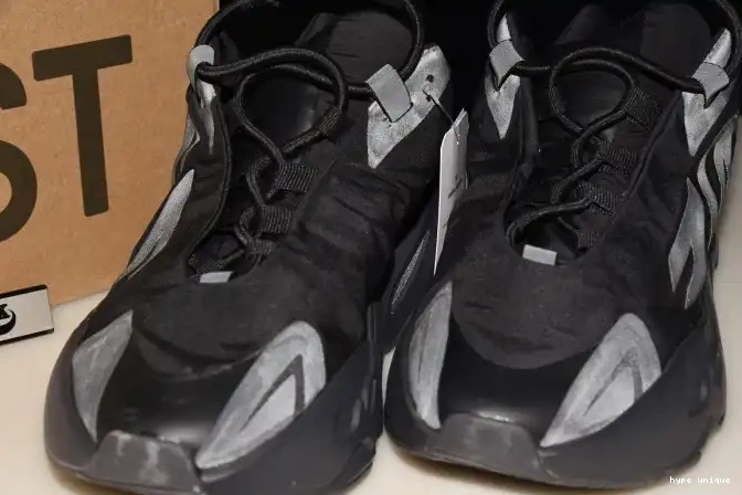 hype 700 FV4440 Black MNVN Adidas Triple Yeezy Boost 0602